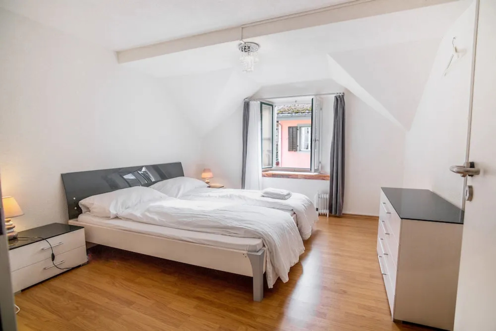 AirHosted - Weesen Holiday Rentals