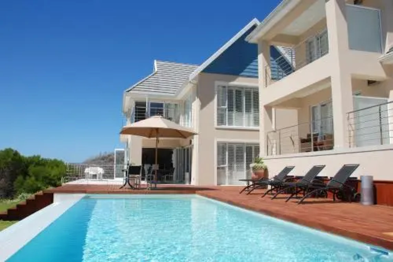 Moya Manzi Beach House