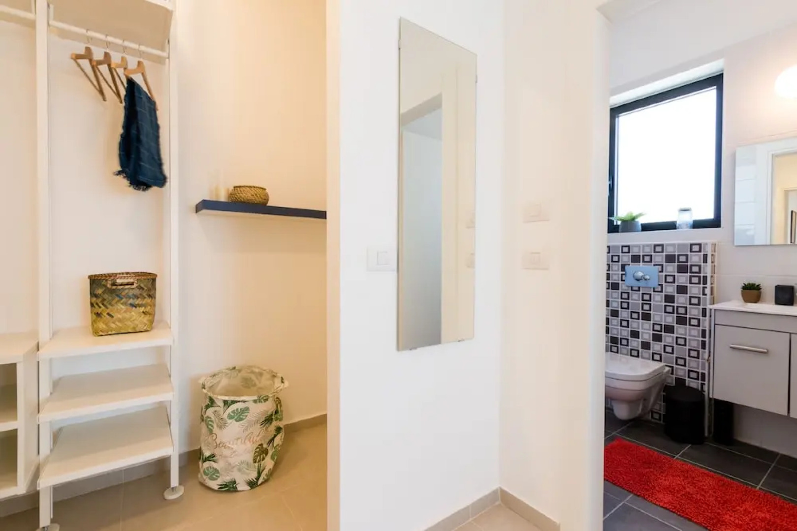 Artsy Modern Bright Apt in Bat Yam