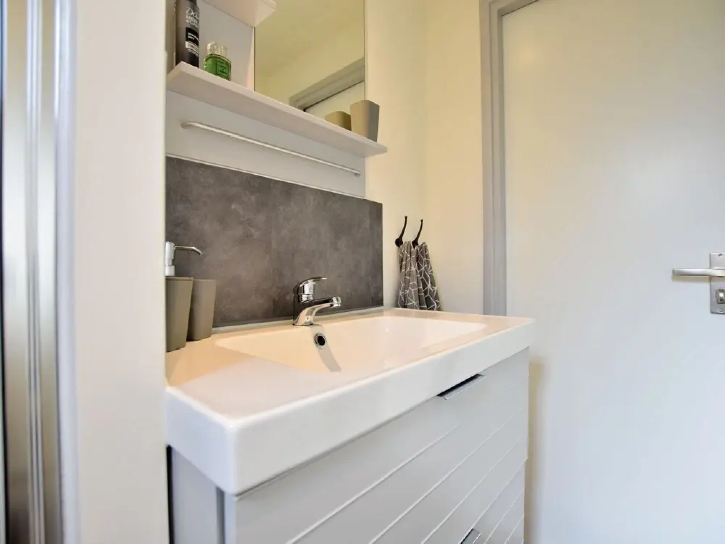 Tasteful Chalet With Veranda in the Veluwe