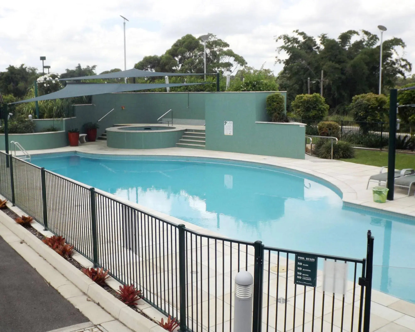 Puffers Inn Logan Motel