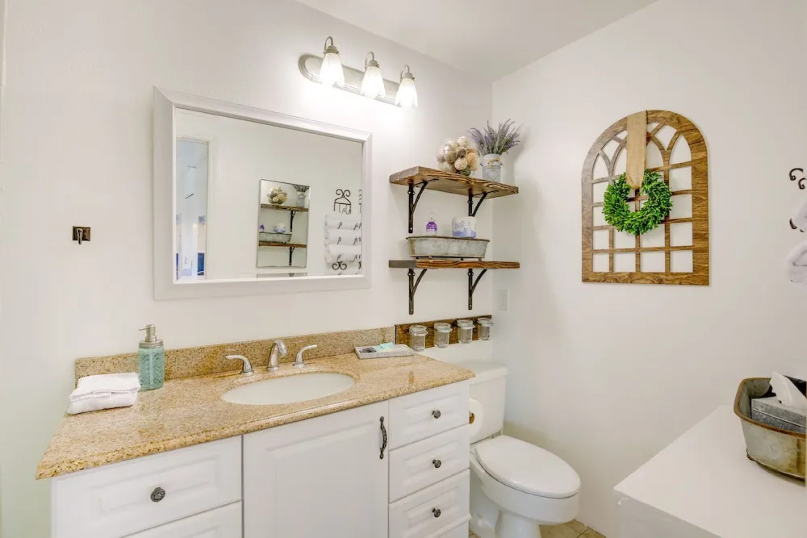 Solana Beach Condo w/ 4 Pools & Beach Access!