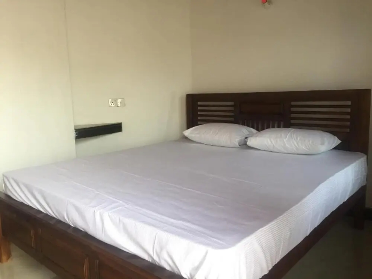 Mambo's Arugambay Hotel