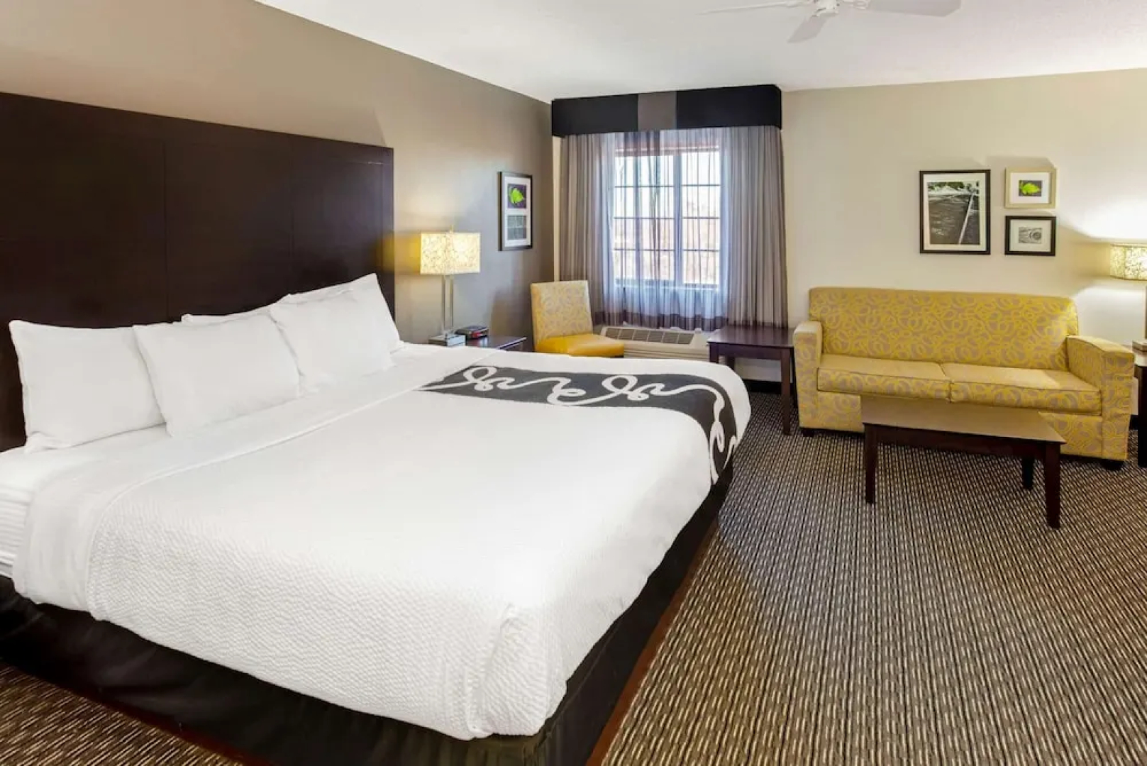 La Quinta Inn And Suites Milwaukee Delafield