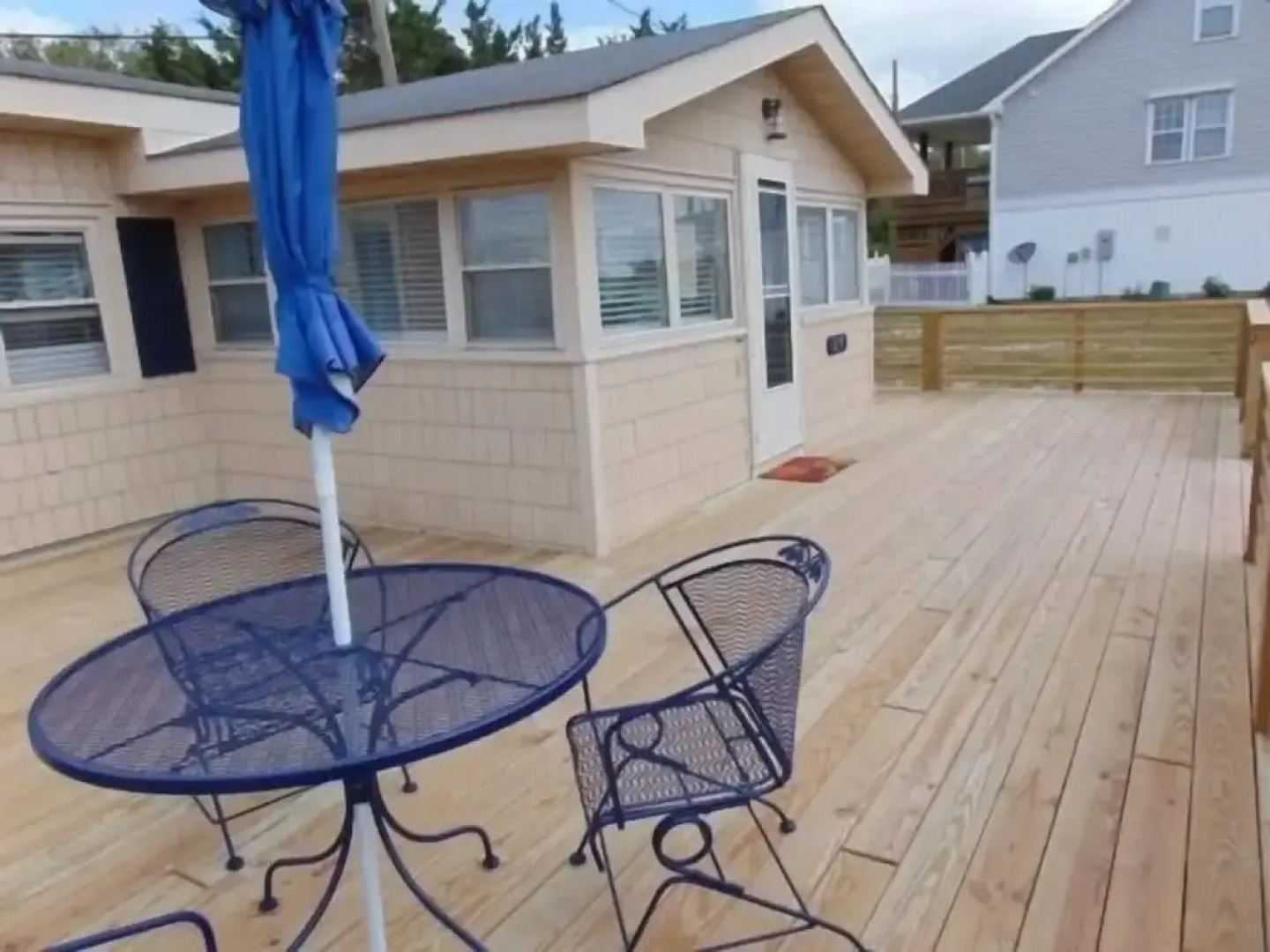 Seachelle - Fully Renovated Luxury Beach Cottage! Pet Friendly! 1 Bedroom Cottage by Redawning
