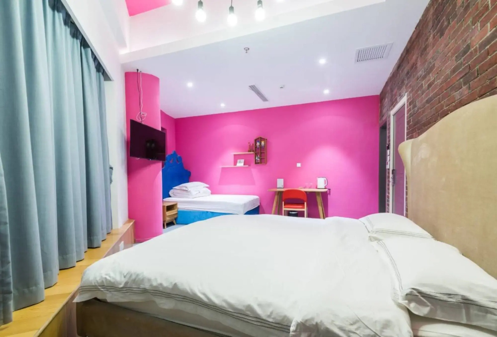 J Trip Youth Hostel