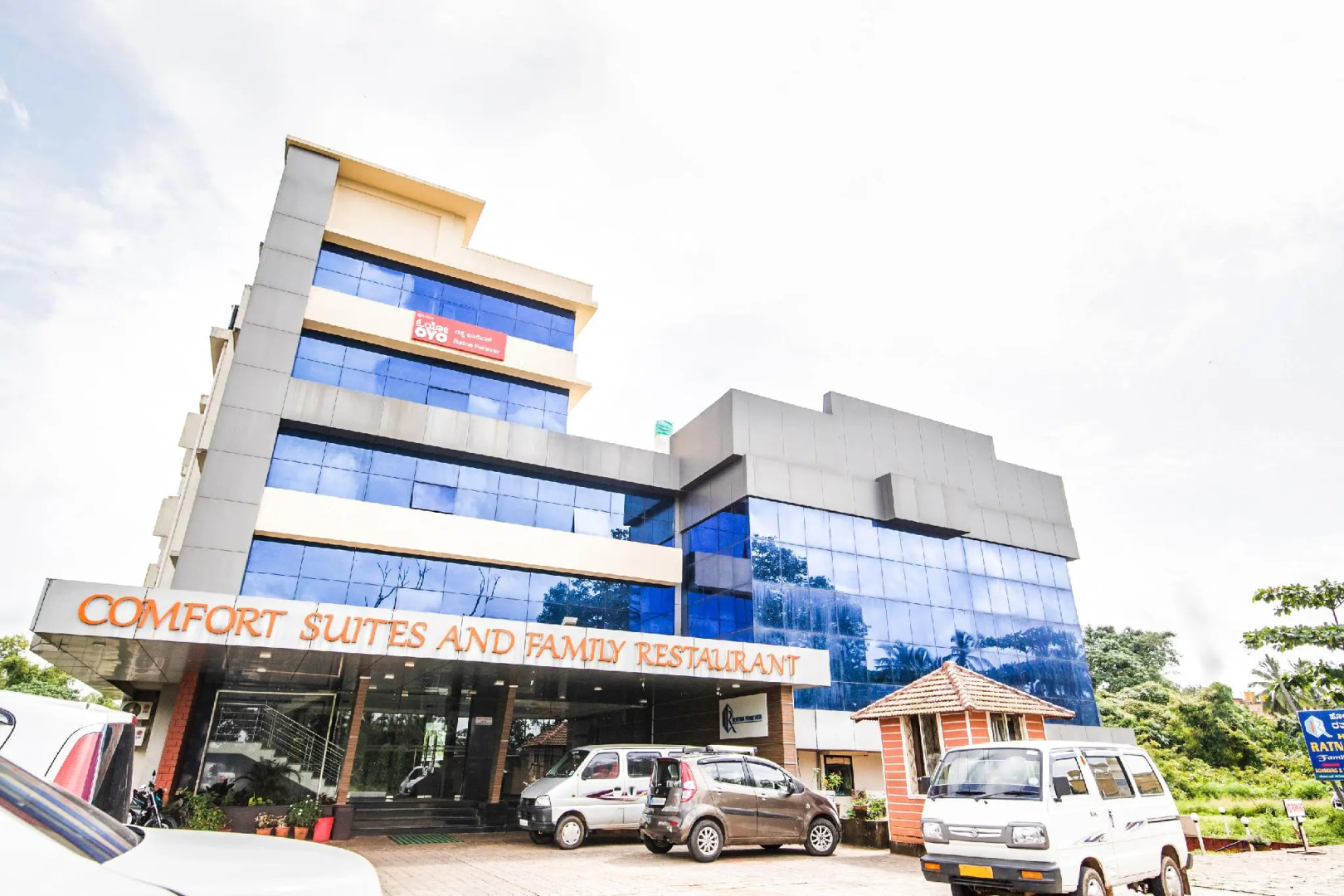 Capital O 22439 Ratna Forever