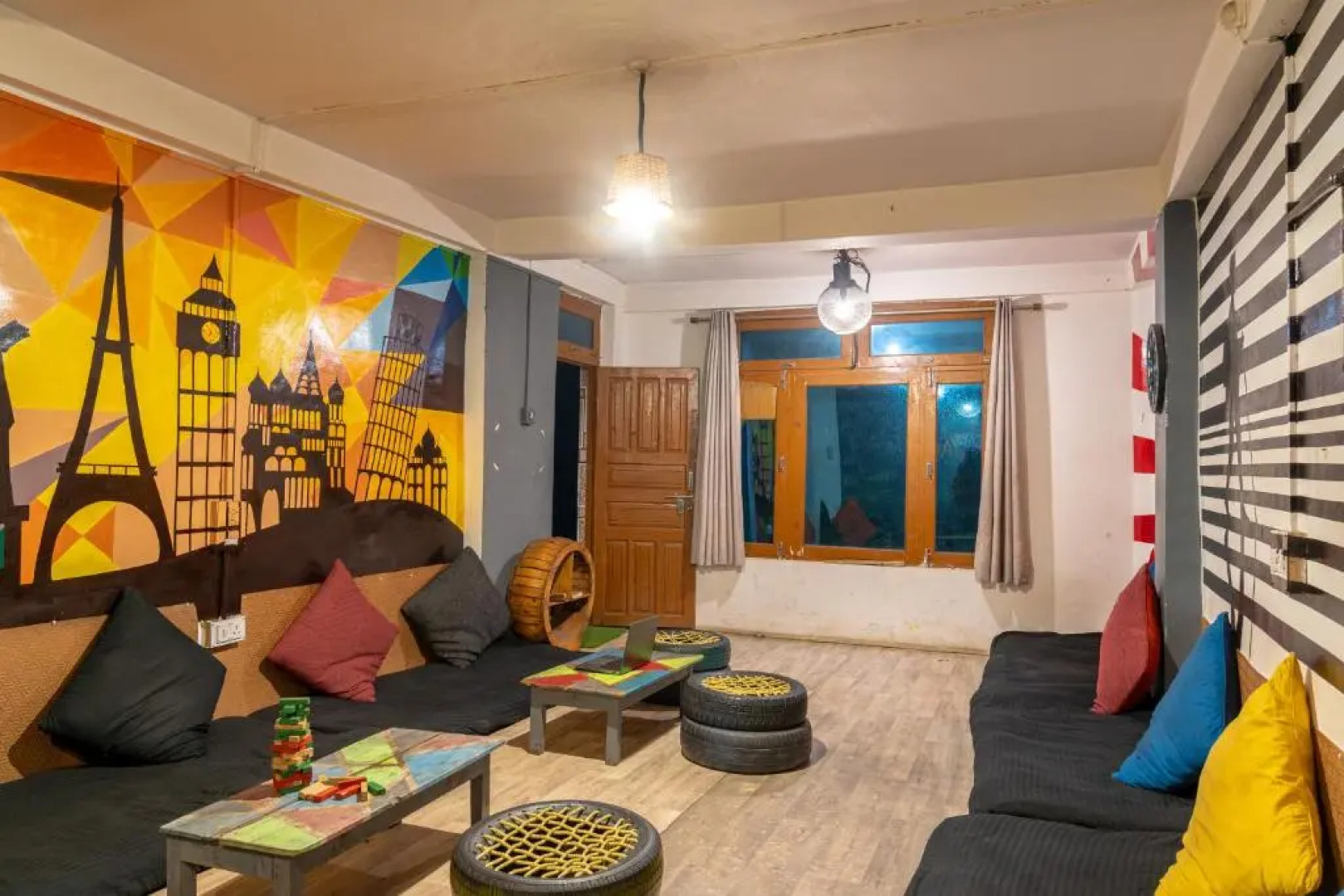 Whoopers Hostel Tosh