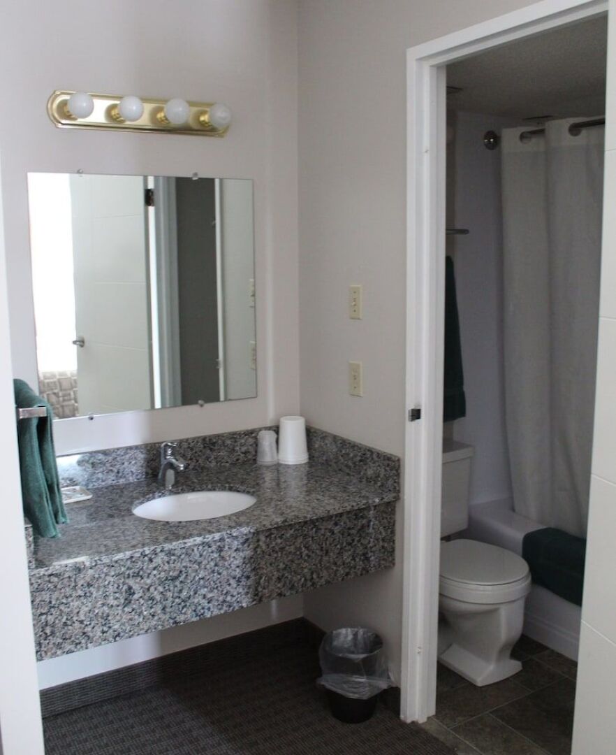 Arbour Ridge Inn & Suites