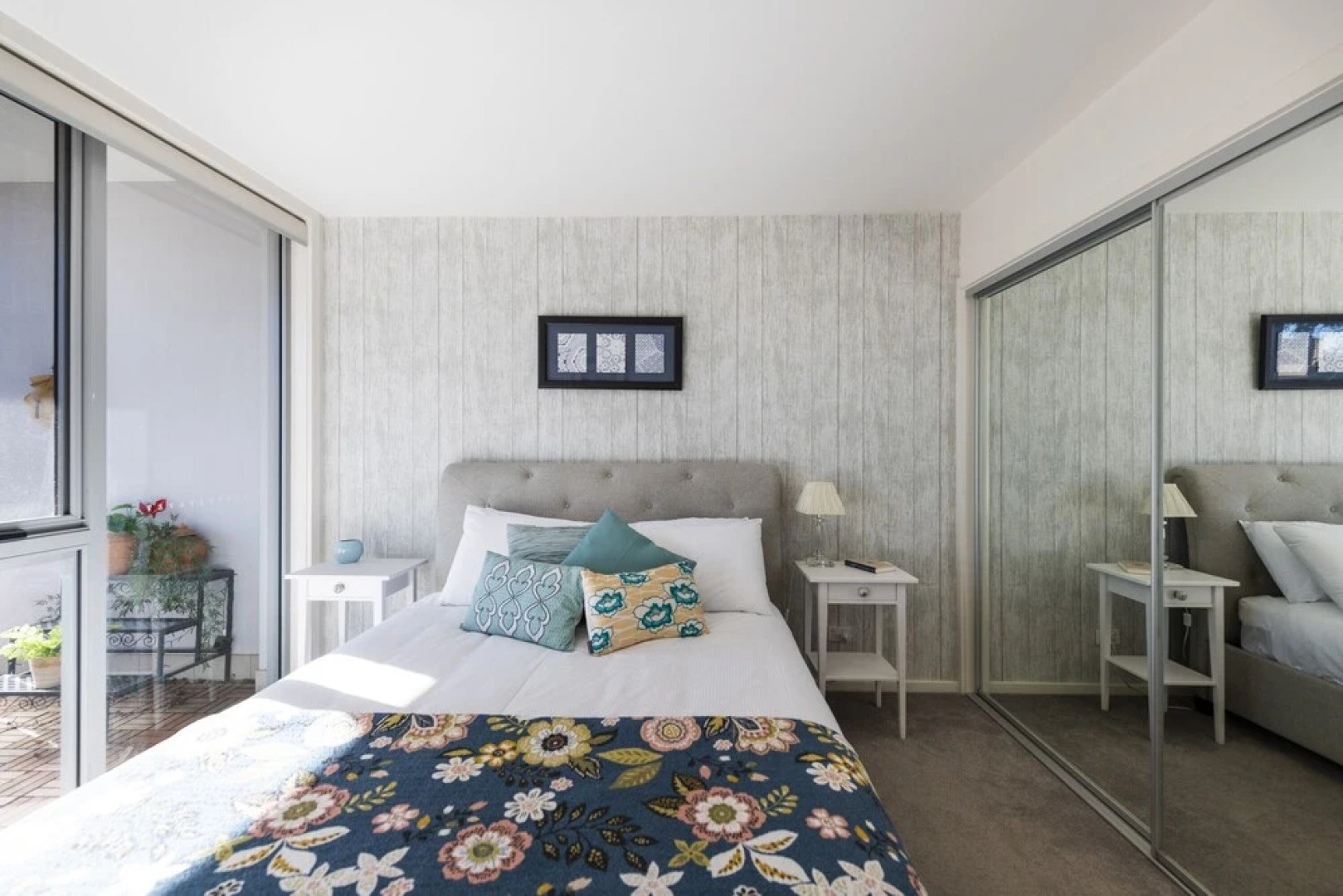 City Central Designer Apartment with Parking