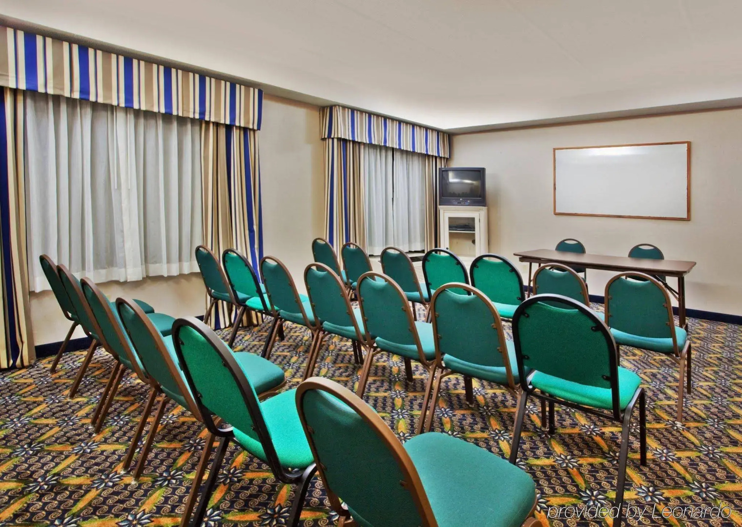 Holiday Inn Express Hotel & Suites by IHG