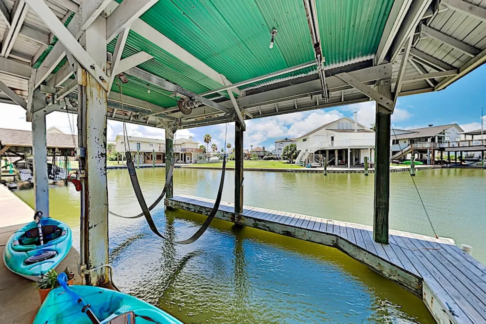 Bayfront Tiki Island W /boat Slip & Deck! 3 Bedroom Home