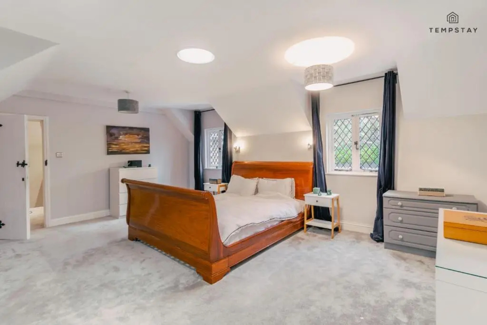 Hidden Gem! Luxury 5 Bed Near Warner Bros Studios