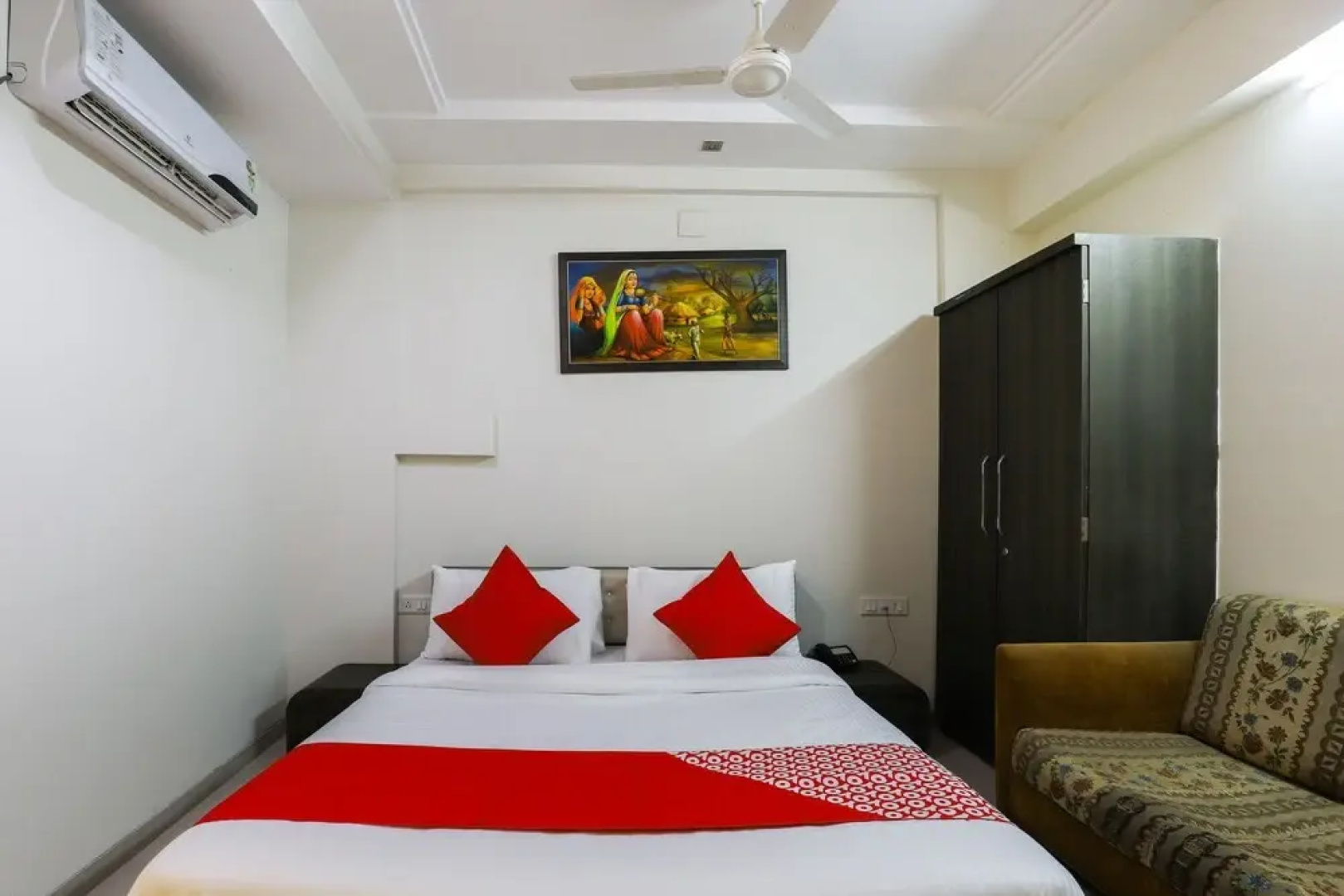 OYO 49837 Hotel Narayan Executive