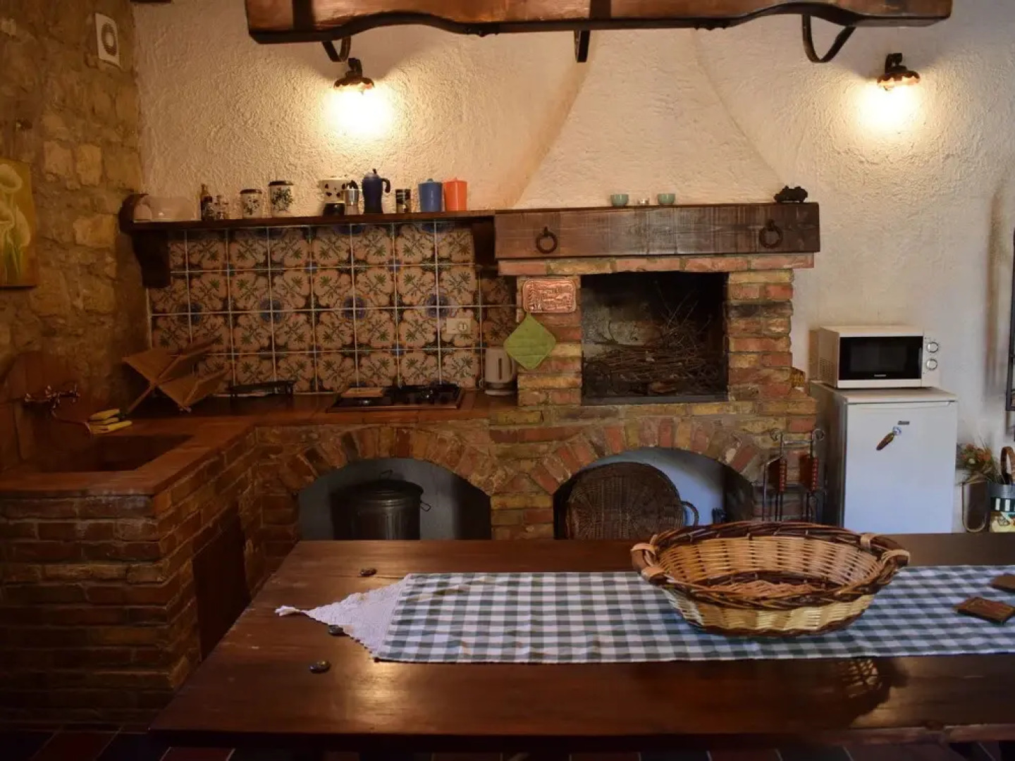 Completely Surrounded by Nature, a Lovely Pool, Sun, Relax!