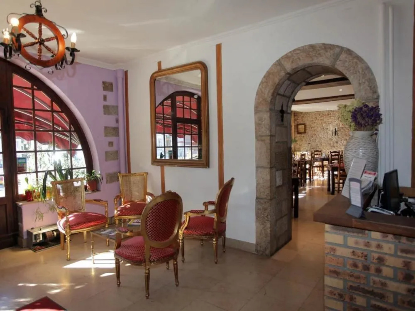 Hotel le Chapeau Rouge