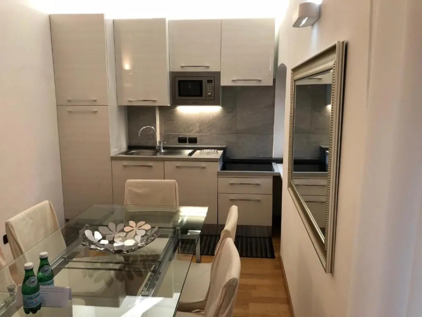 White Residence Apartment