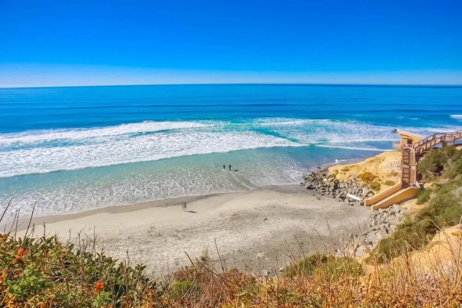 Remodeled Beachfront Condo With Pool and Beach Access Dmst14 by Redawning