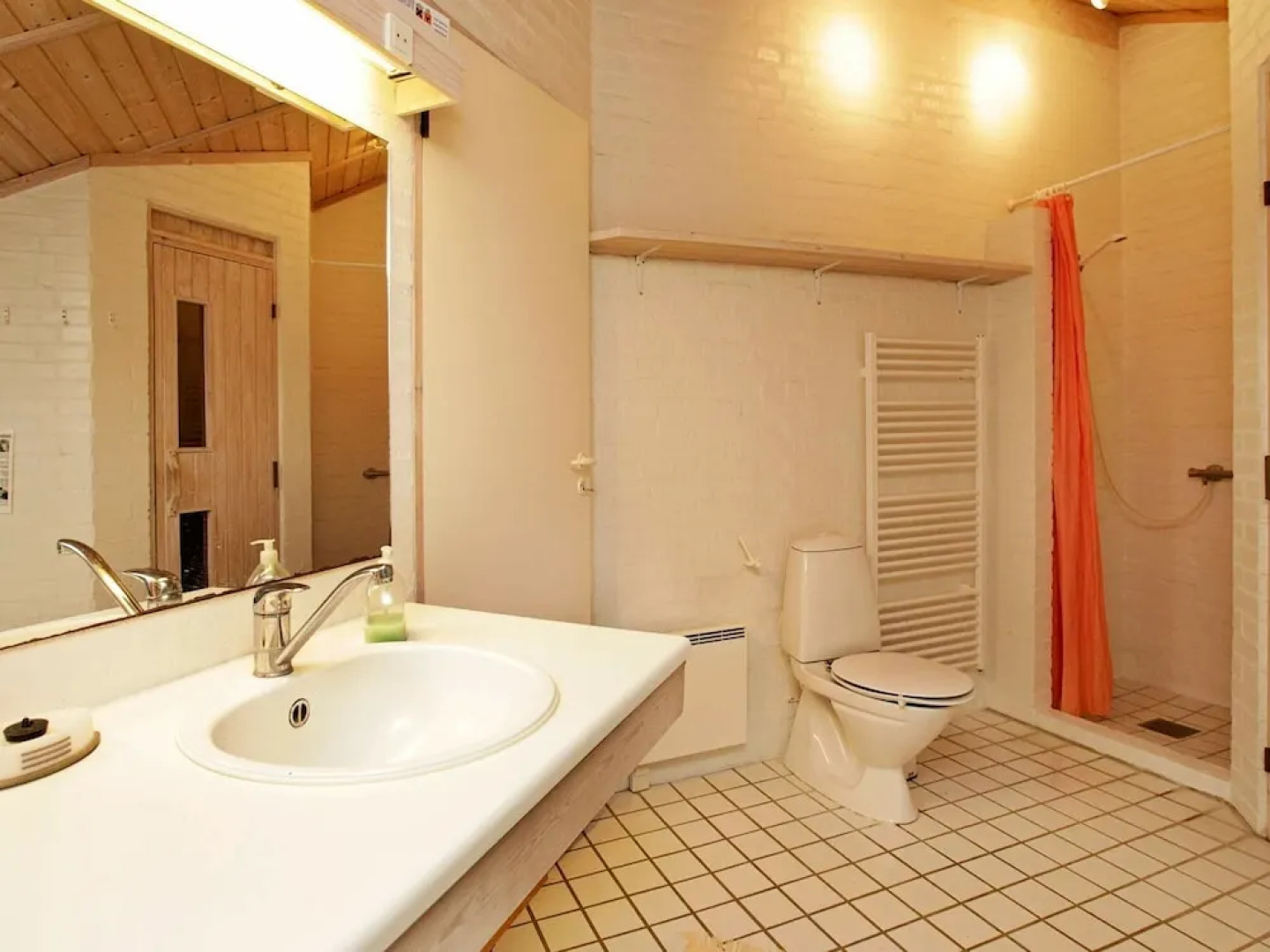 Magnificent Holiday Home in Humble With Sauna