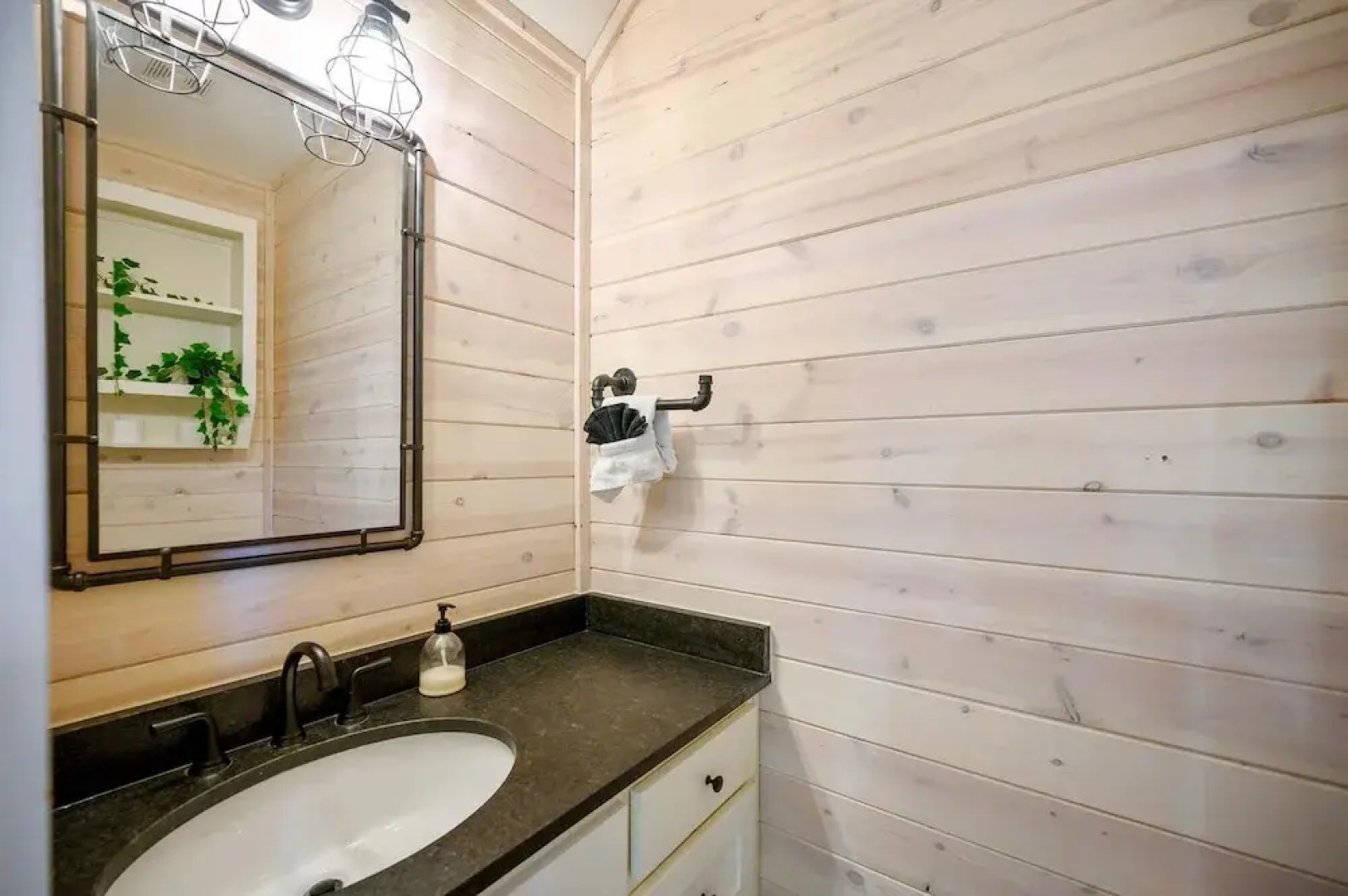 Stardust Hollow Cabin for 14