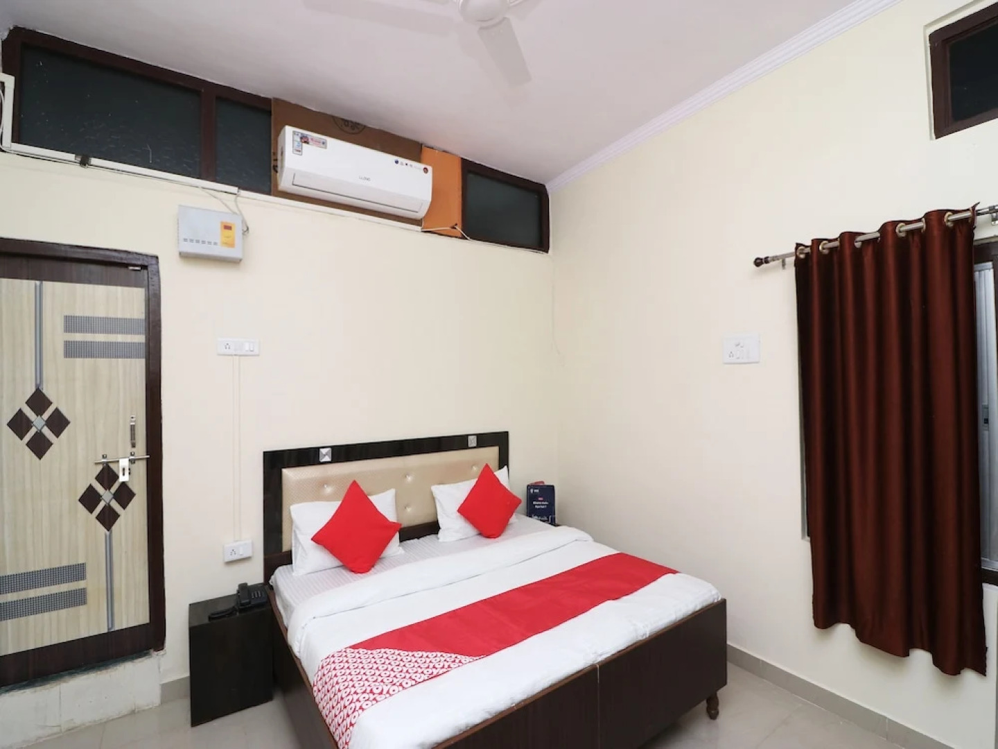 OYO 24823 Amrit Guest House