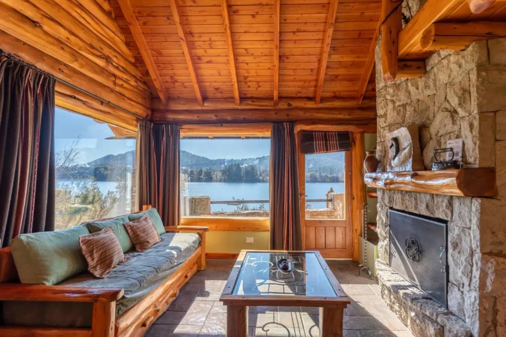 Puerto Pireo Apart Hotel & Cabañas