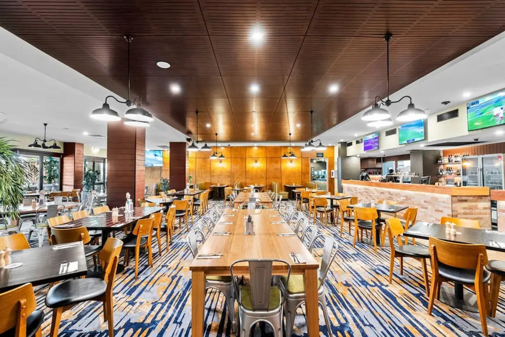 Morayfield Tavern & Motel