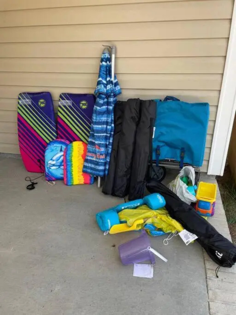 Sleep 10, NEW CONSTRUCTION home, half mile to beach, 3 BD 2 BA, 6 beds