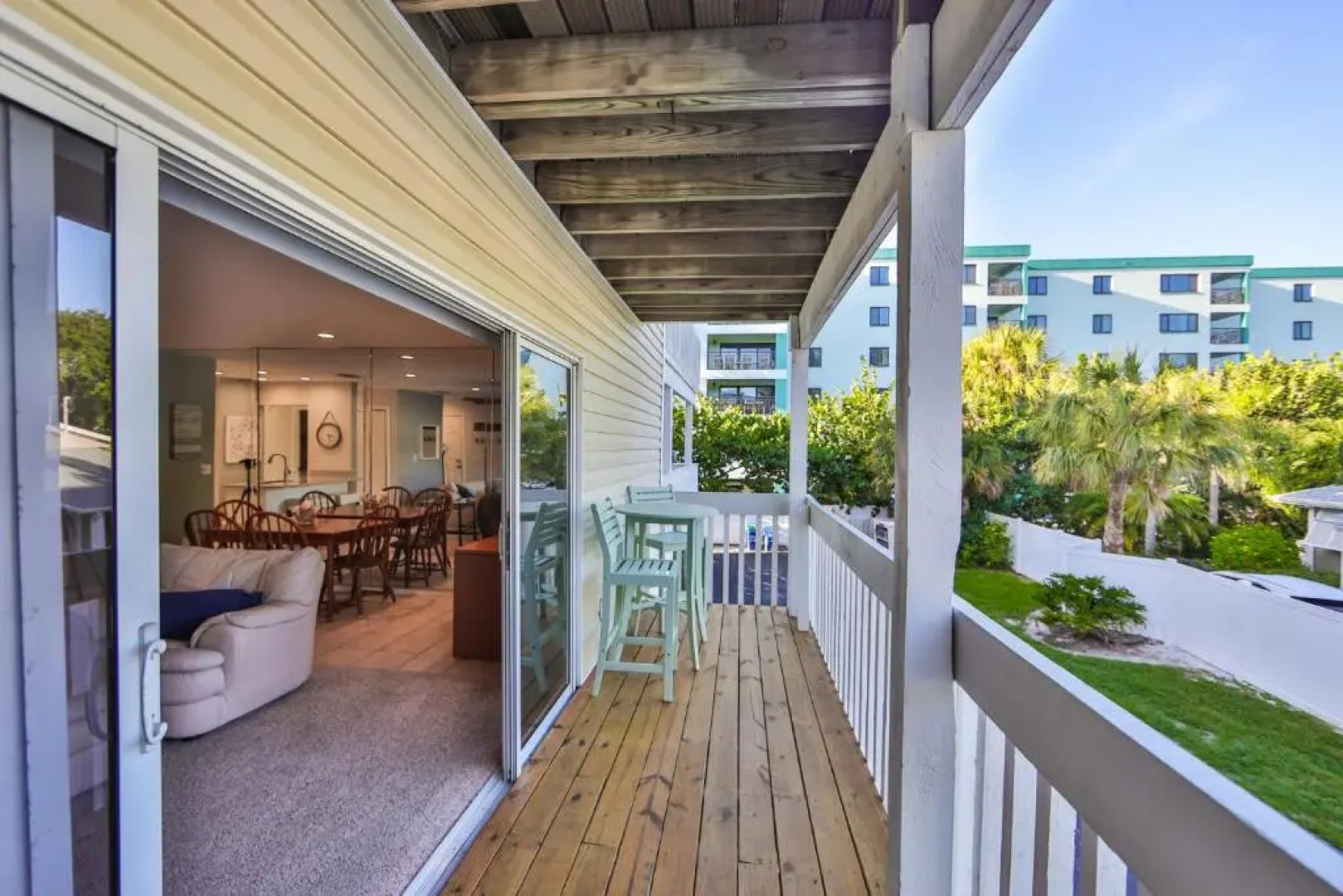 100 steps to Indian Rocks Beach, ocean side, 2 bedroom updated condo