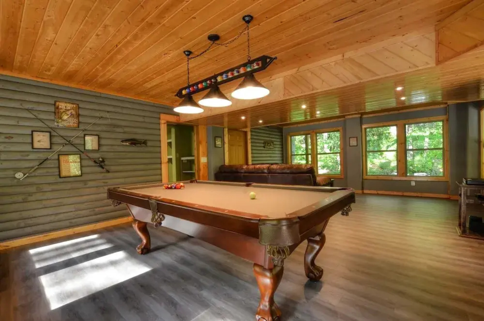 Rippling Waters Lodge 3 Bedroom Cabin by RedAwning