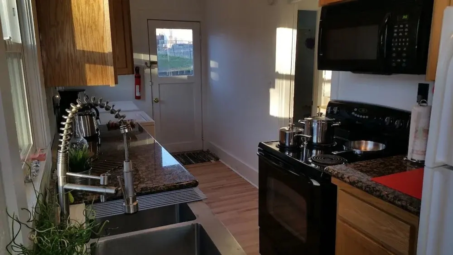 Cute Smarthouse Granite Close to Lake 3