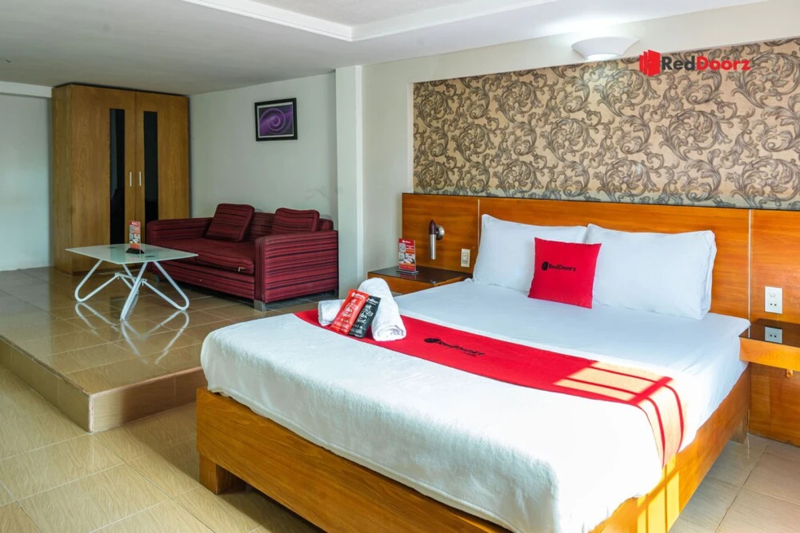 RedDoorz Near Tan Dinh Market 3