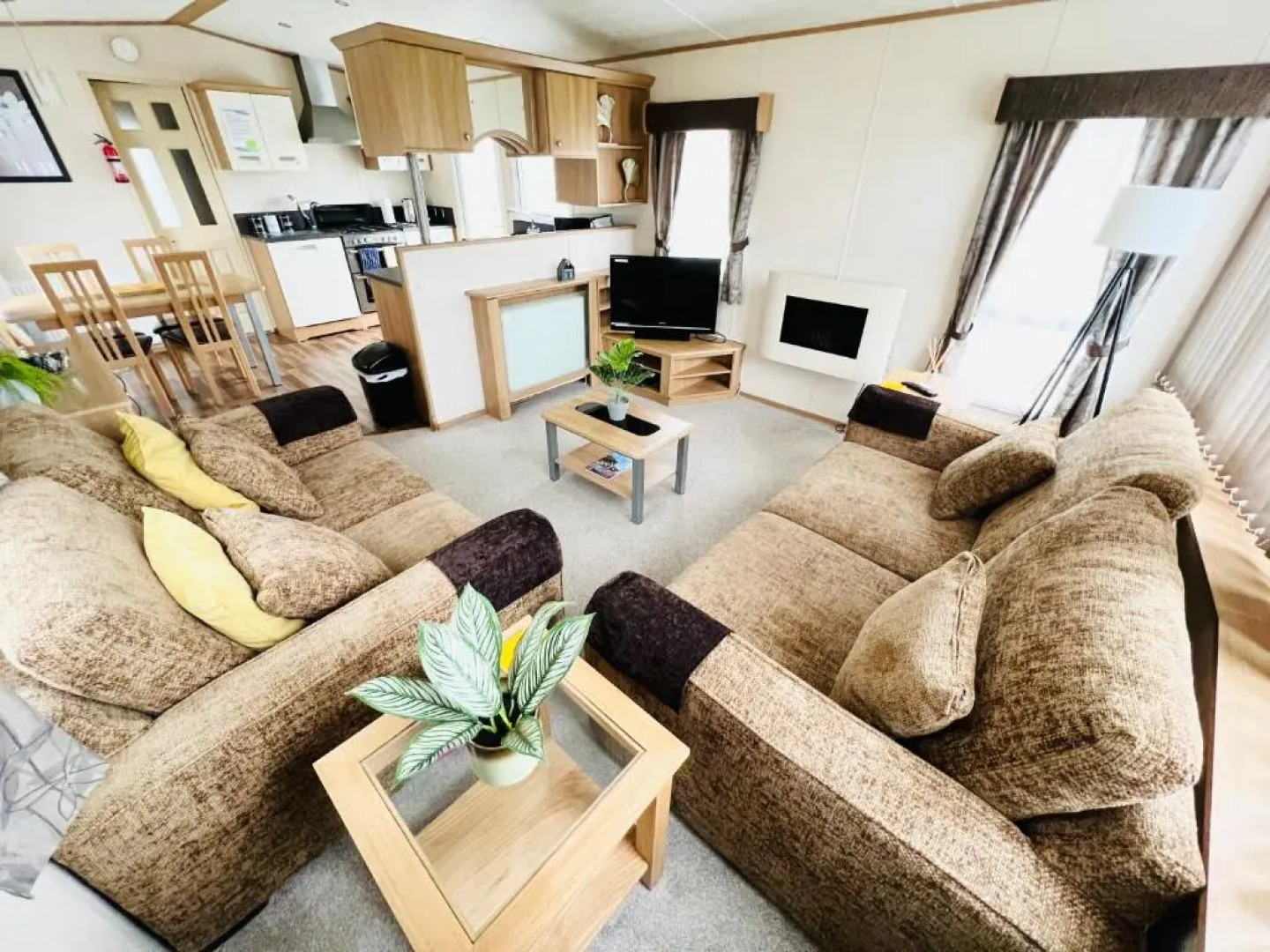 Luxury 2 Bedroom Caravan LG39, Shanklin, Isle of Wight