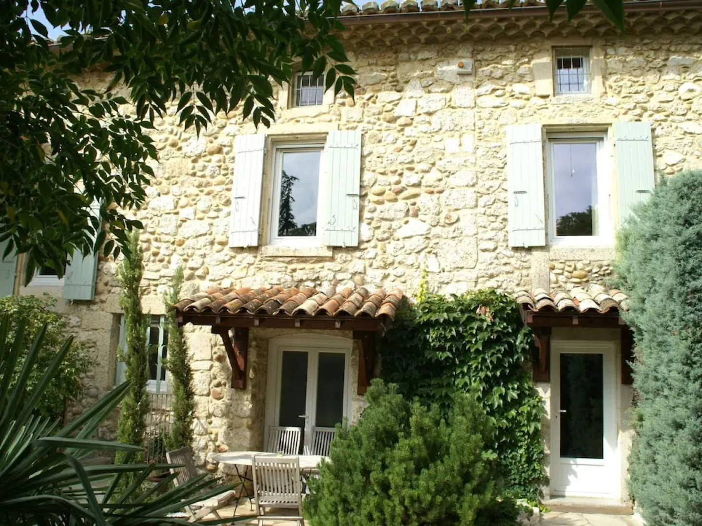 Nice Apartment in a Unique Location Near the Village of La Garde-adhémar