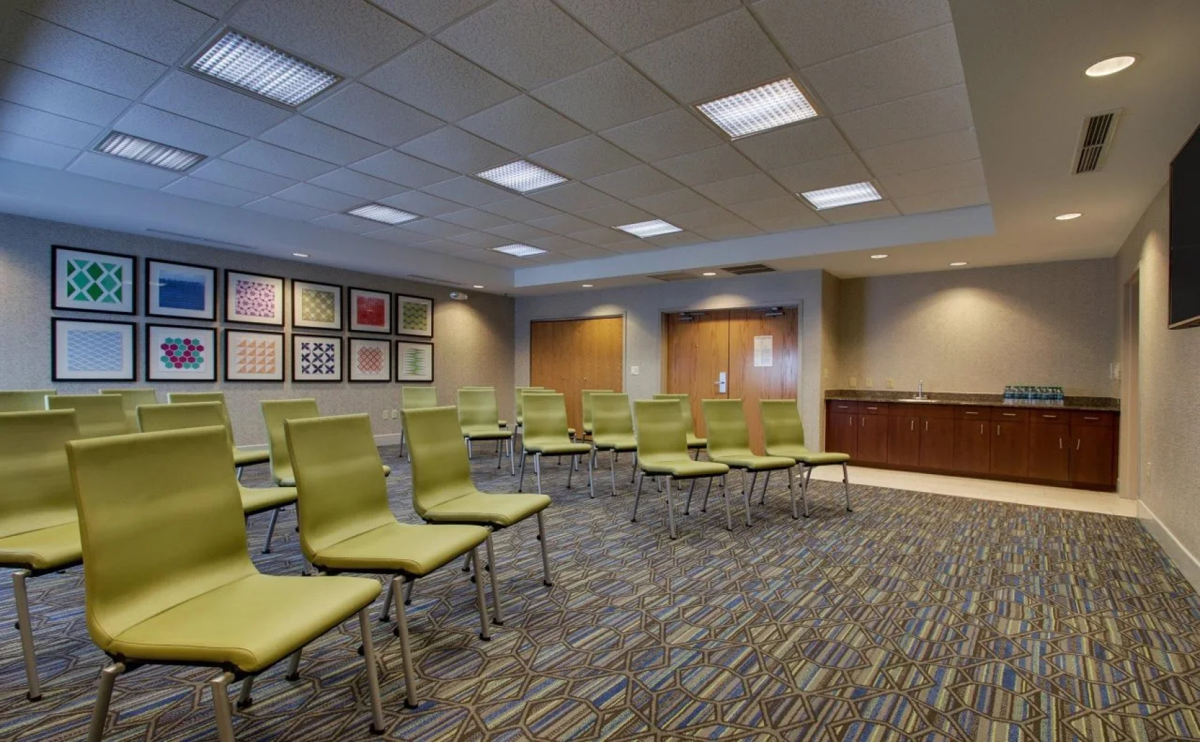 Holiday Inn Express & Suites Morris by IHG