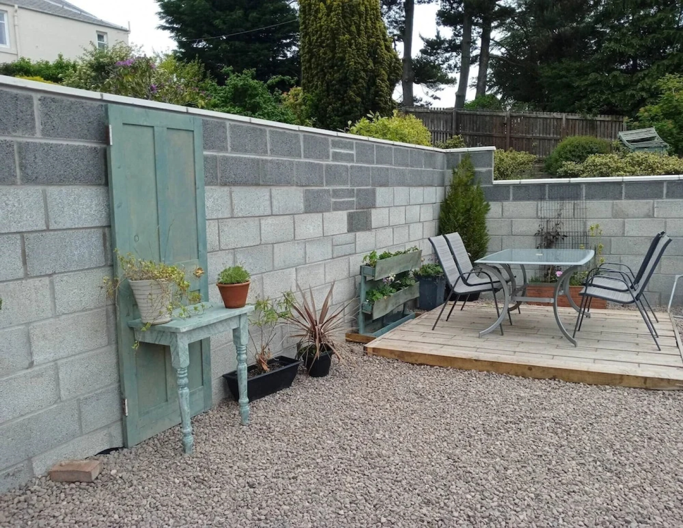 2 Bedrooms/sleeps 4/free Wifi/parking/outdoor Area