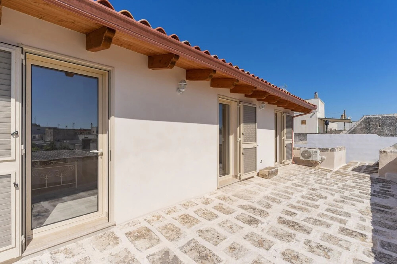 2873 Villa Pussacra by Barbarhouse