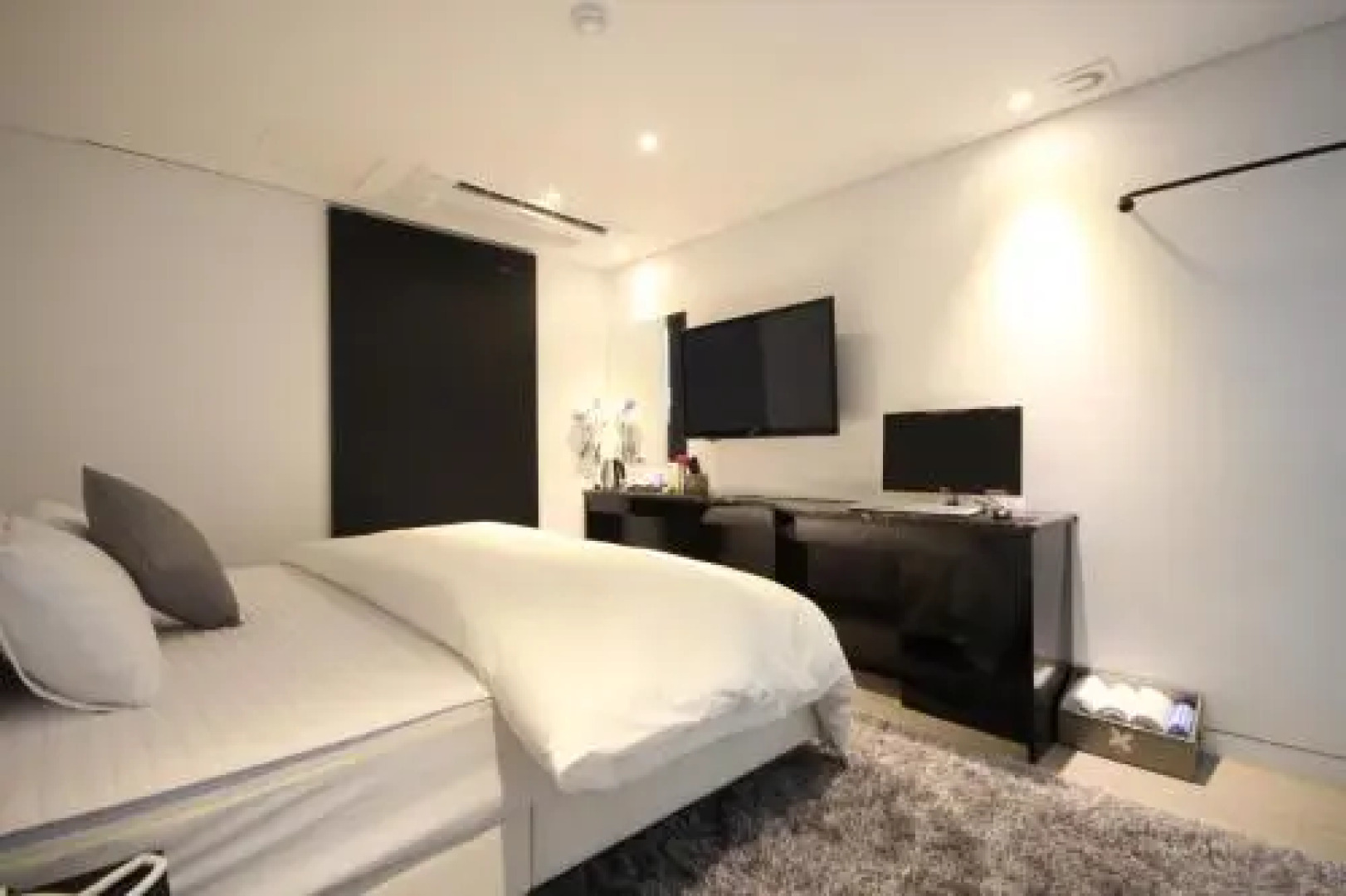 September Motel Oncheon