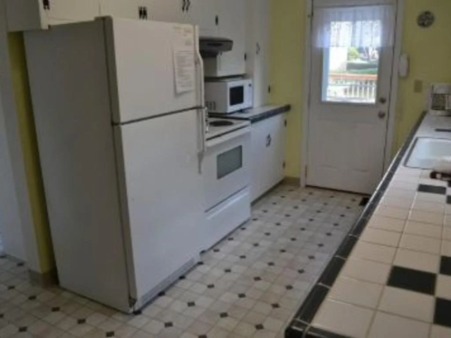 Steve's Getaway 4 Br home by RedAwning