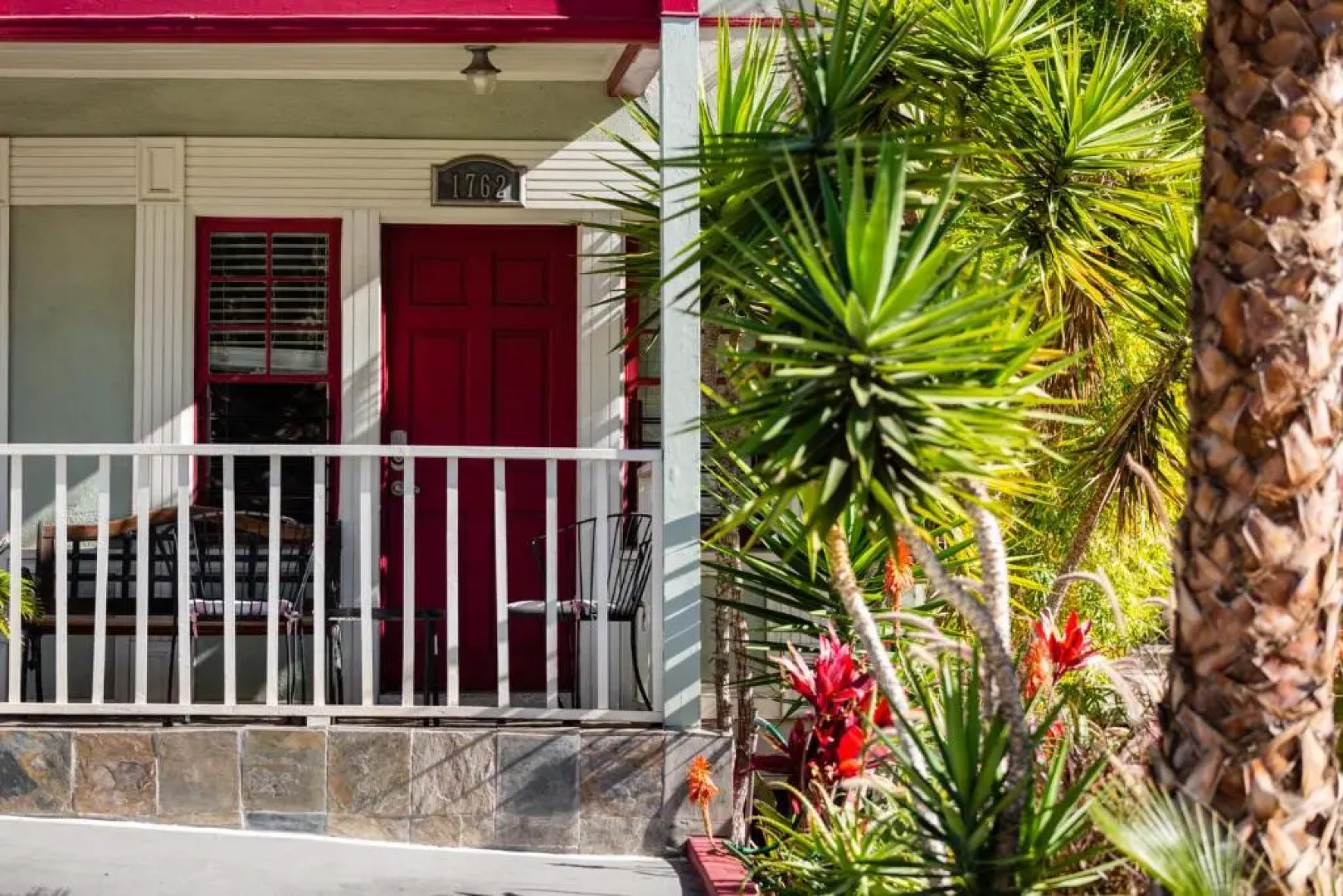 Hollywood Hills Suites