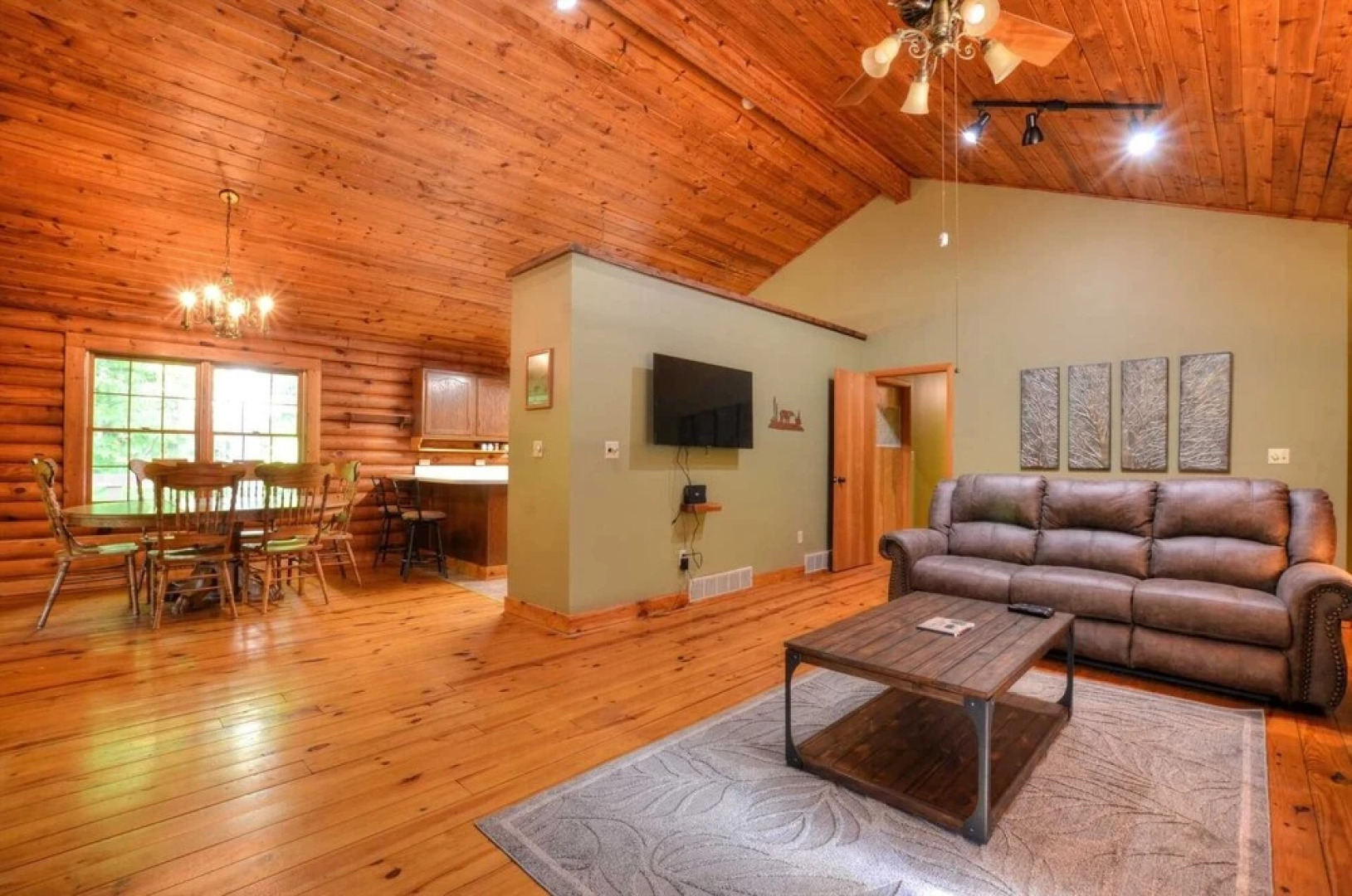 Rippling Waters Lodge 3 Bedroom Cabin by RedAwning