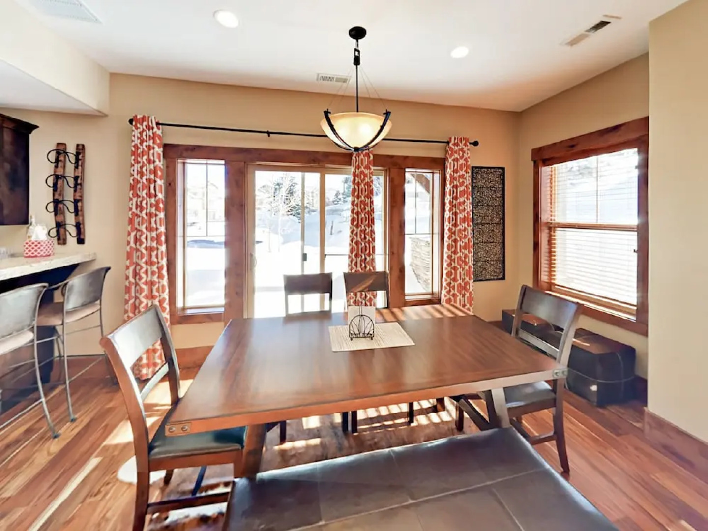 Well-Appointed Gem - 3 Br Townhouse