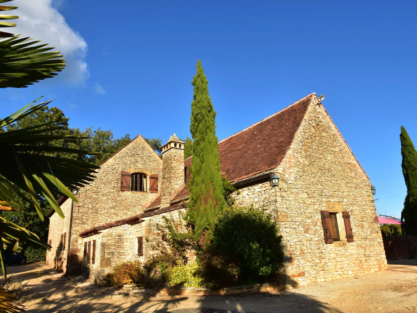 Beautiful Holiday Home with Heated Pool in Cazals France