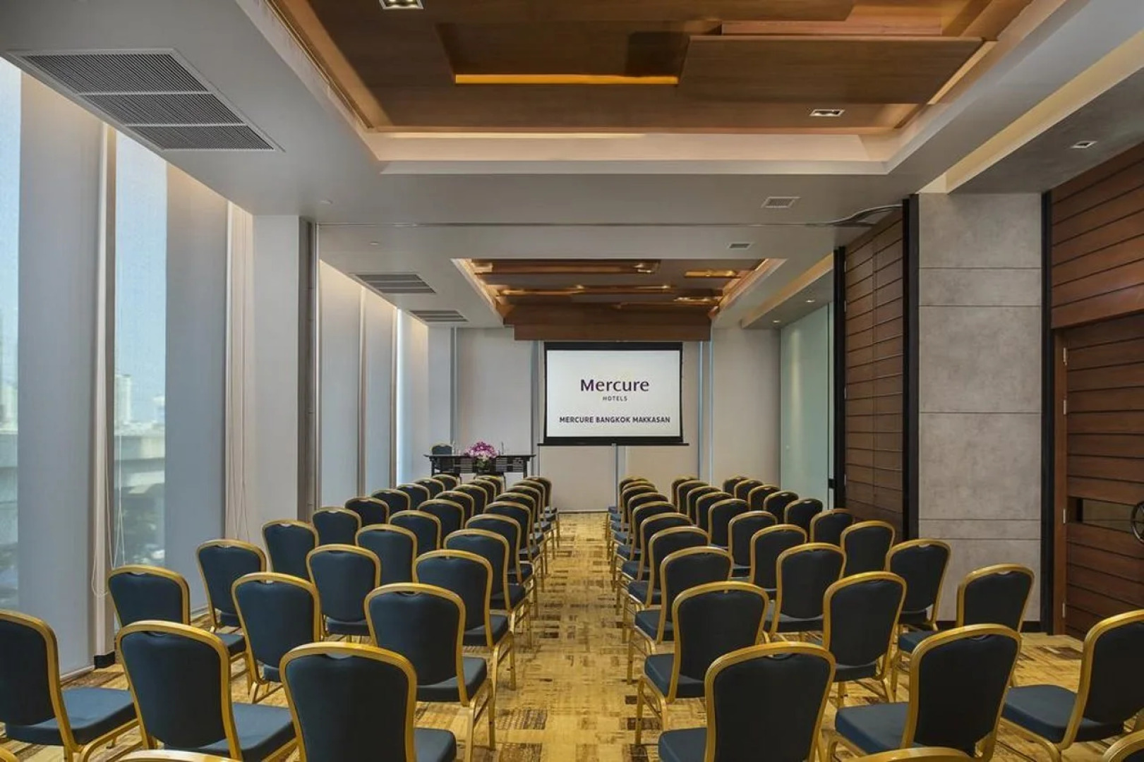 Отель Mercure Bangkok Makkasan