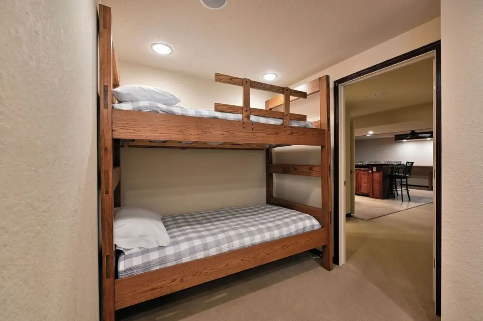 Unit 701 5 bd 3 ba
