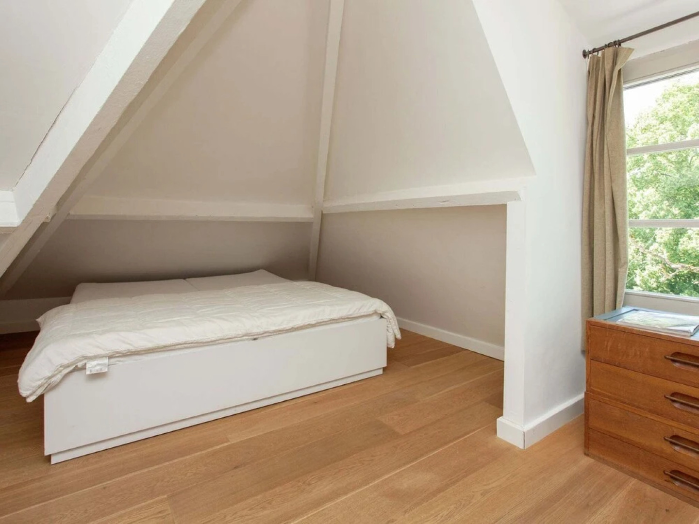 With Billiards, Table Tennis and Collection of Modern art in a Rural Setting