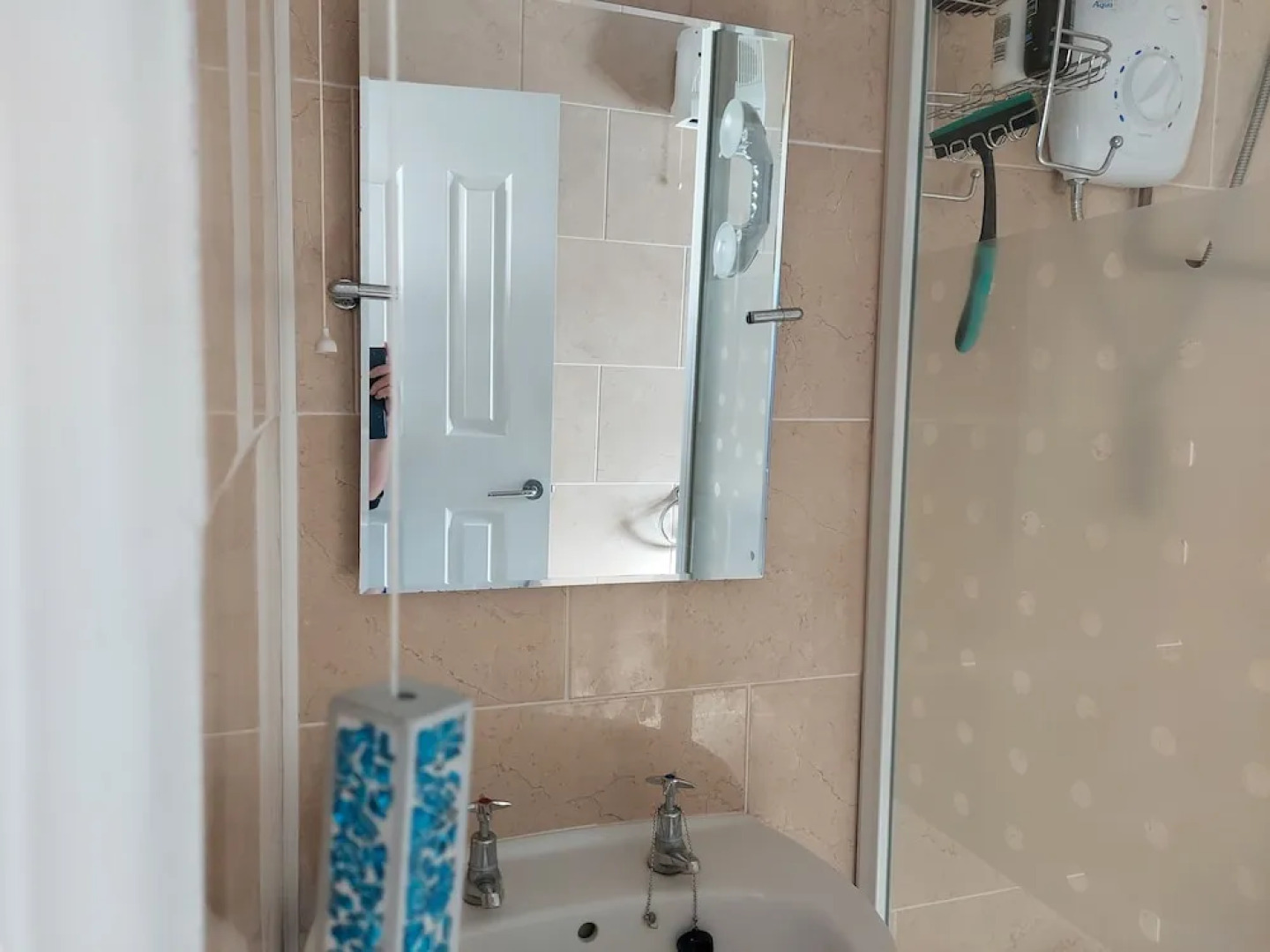 1st Floor Hillview 2 Bedroomed Central Location