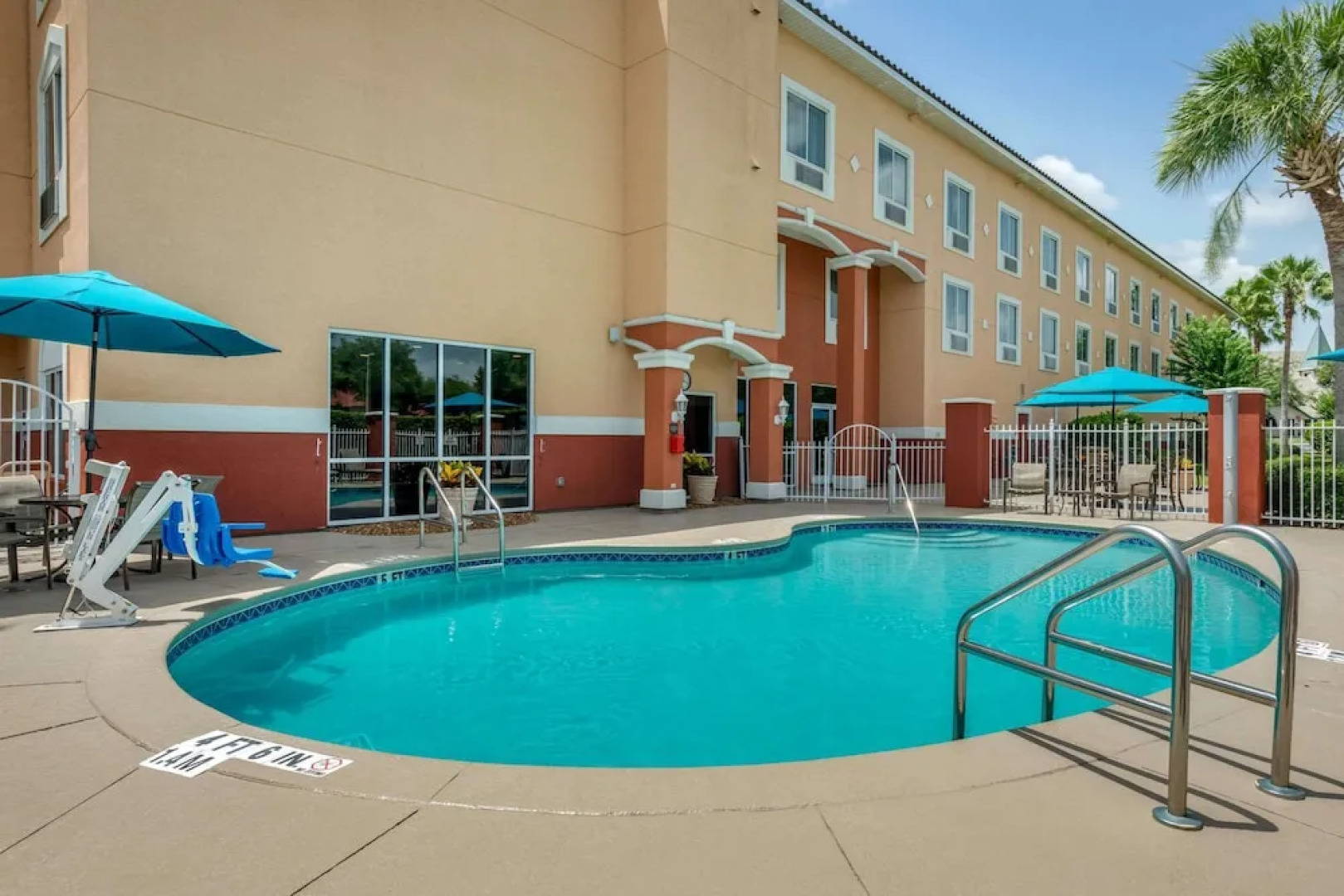 Comfort Suites Lady Lake - The Villages