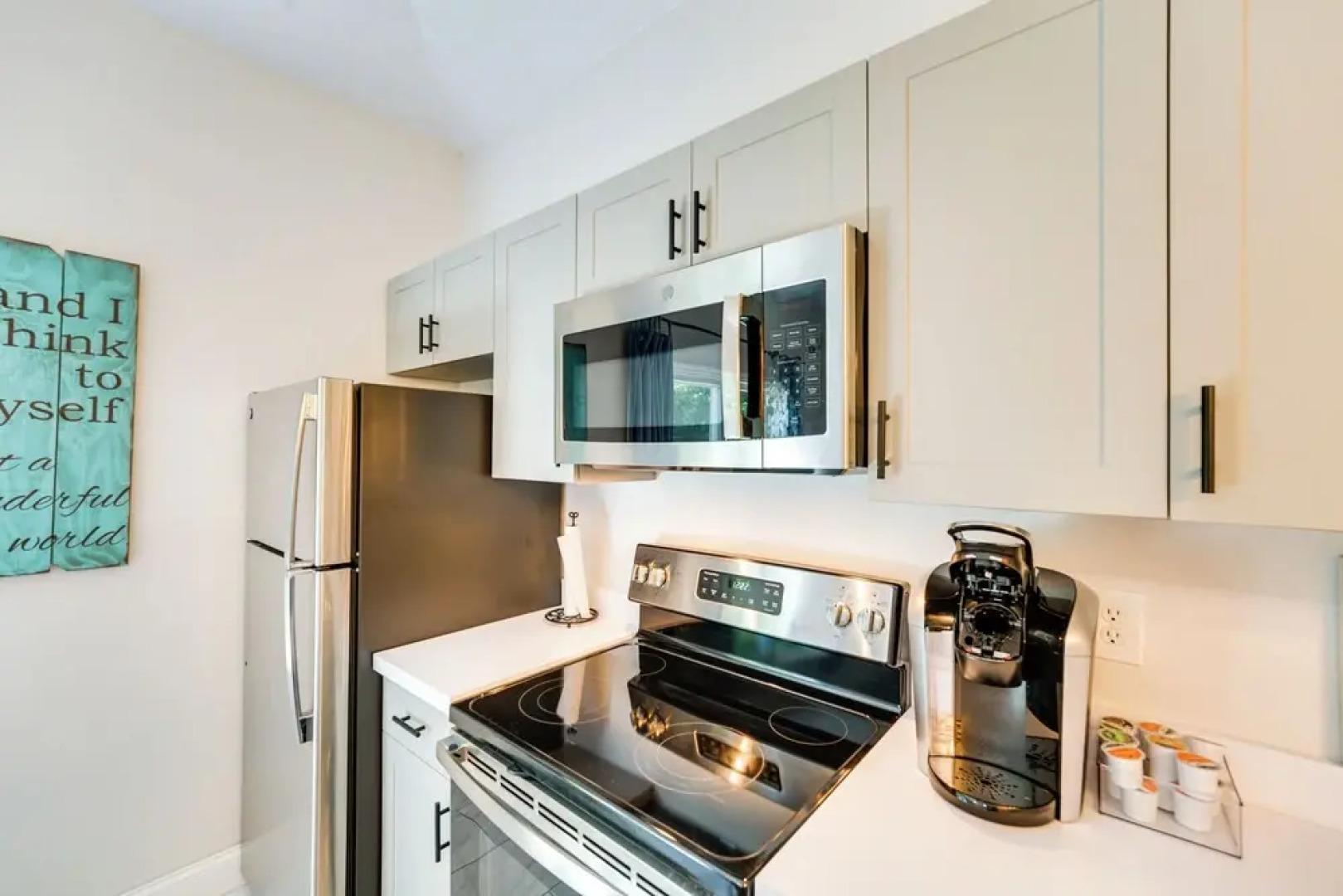 Serene Riverfront St. Clair Studio: Walk to Dtwn!