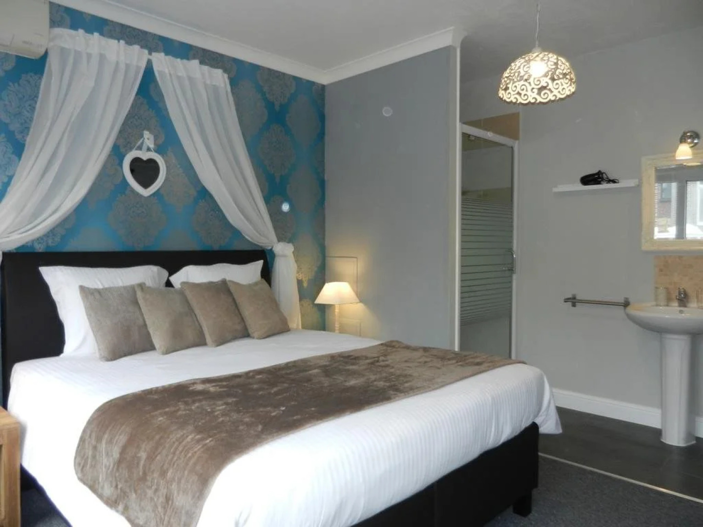 Cavells Bed and Breakfast